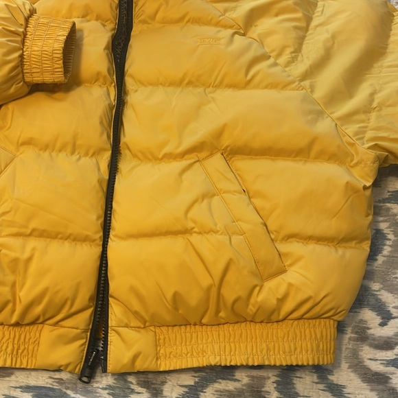 Levi’s Reversible Puffer Jacket yellow on one side - leopard and Black on other - Picture 6 of 13